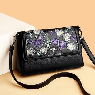 中年妈妈小包包女2026新款女士单肩包斜挎包老年人大容量真皮背包