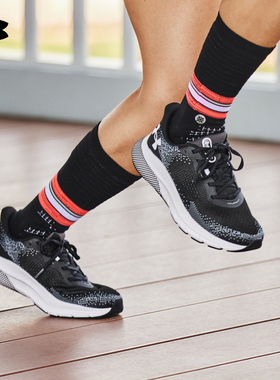 安德玛UA HOVR Turbulence 2女子运动跑步鞋跑鞋3026525