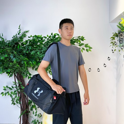 安德玛大容量运动旅行包