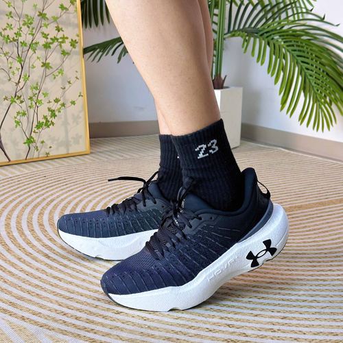 安德玛运动休闲缓震耐磨男子跑鞋