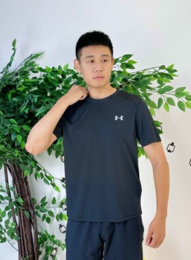 安德玛UA春夏COOLSWITCH男子跑步运动短袖T恤1371129