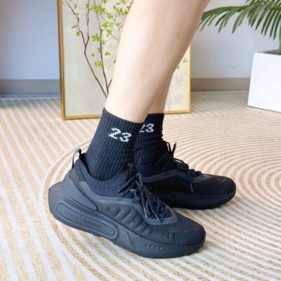 安德玛运动男子缓震新款跑鞋