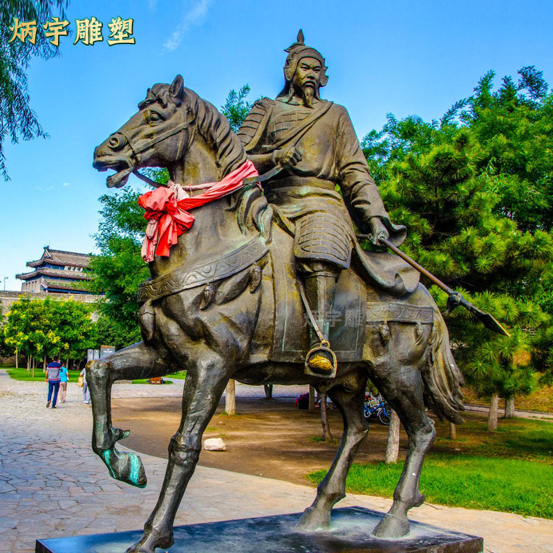 古代将军岳飞铸铜雕像定制骑马人物玻璃纤维彷铜雕塑公园铜马摆件