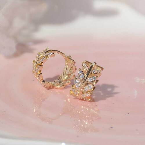 Hot Sale Exquisite Gold Leaves Circle Stud Earrings For Wome