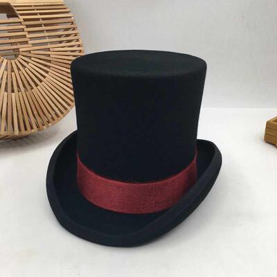 British wind in Europe and the gentleman cap stage performan