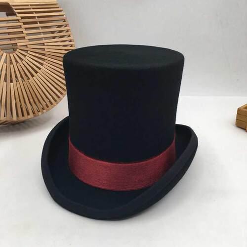 British wind in Europe and the gentleman cap stage performan