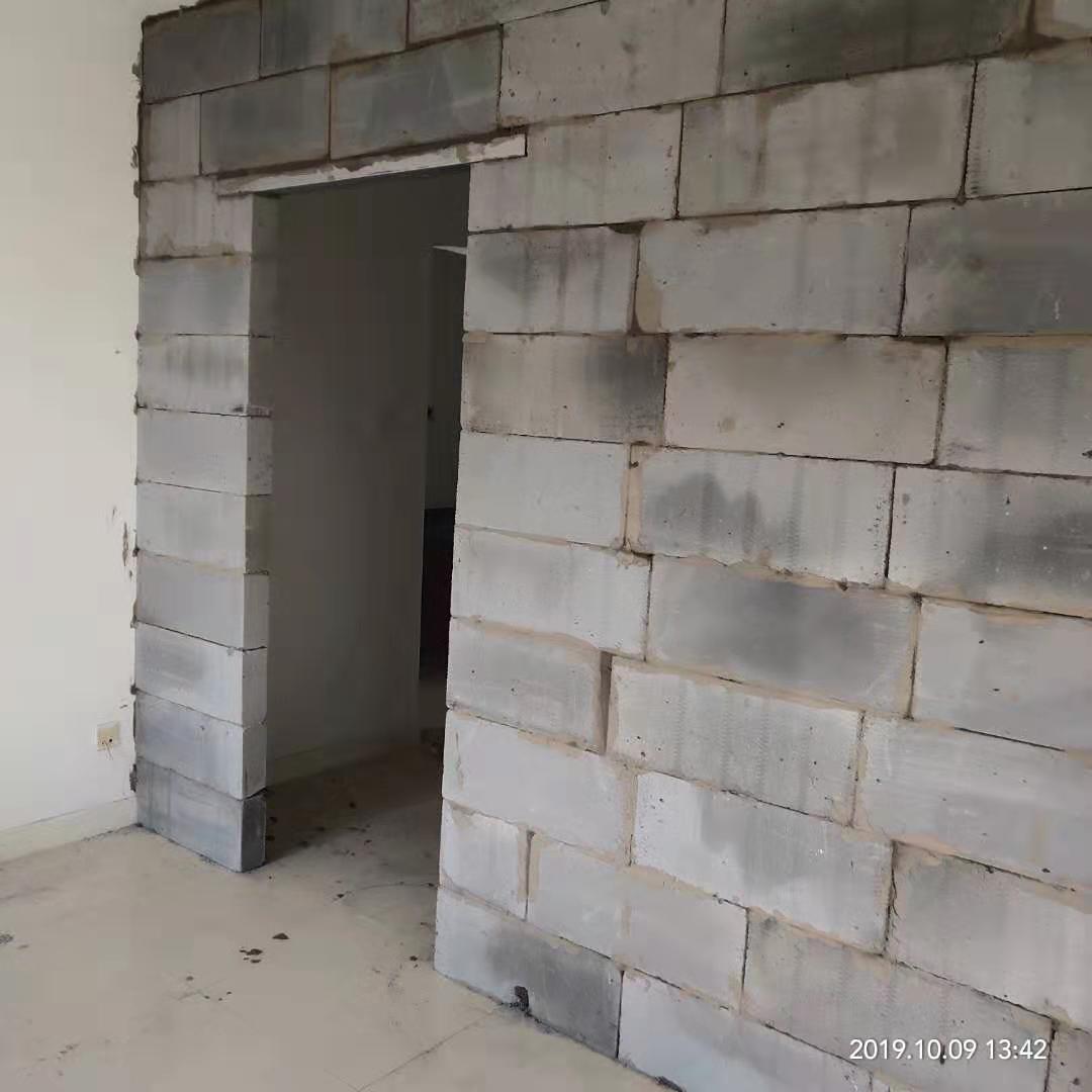 轻体砖砌墙 水电改造 刮腻子粉刷 轻钢龙骨吊顶隔断墙专业施工