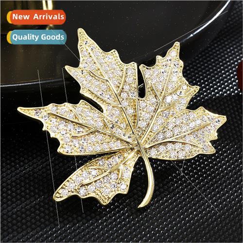 Classic  Elegant Gold Maple Leaf Brooch Women che Pins Coat