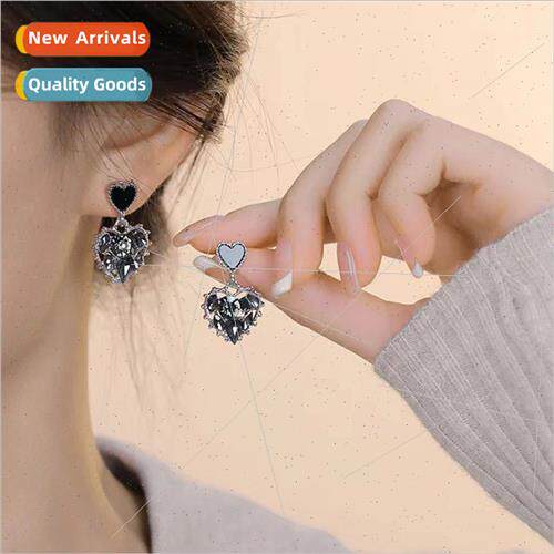 Fashion spring fall sweet flash diamond black love earrings