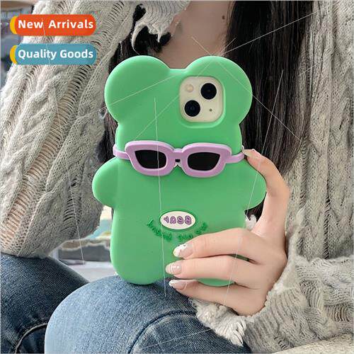 Cool sunglasses bear 适用 apple 14/13pro silicone phone case