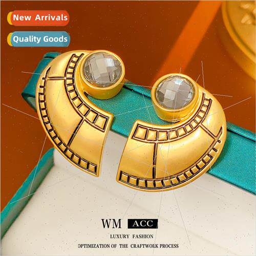 Earrings silver pin round metal conch earrings worker