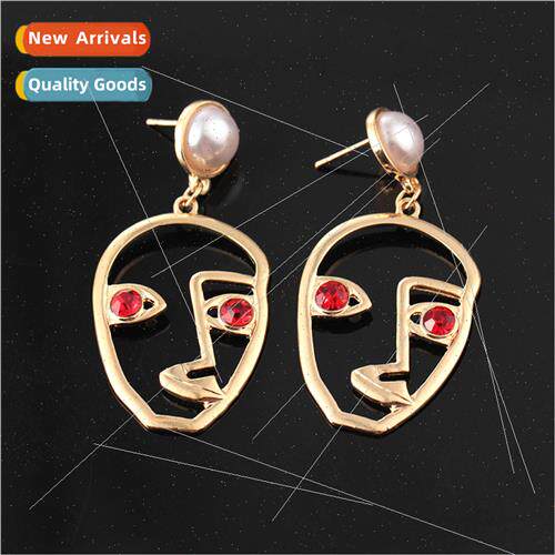 Creative abstract pearl diamond face earrings cold wind retr