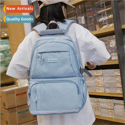 Reduced load spine protection large-capacy student schoolbag