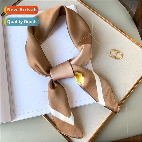 Fashion new small daisy small square scarf women simulation