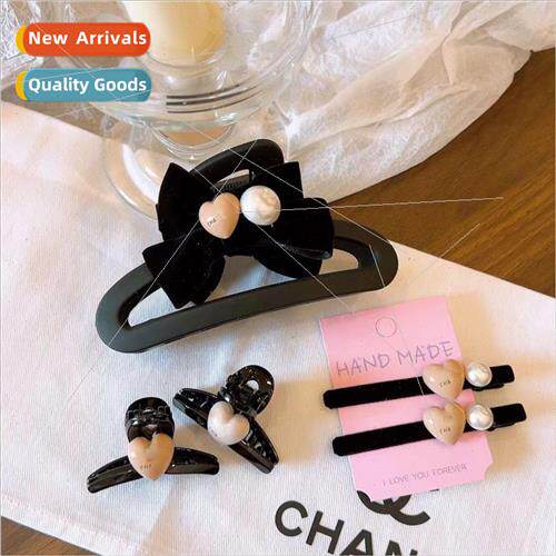 Early fall  black whe cute cream mini classic love frosted t