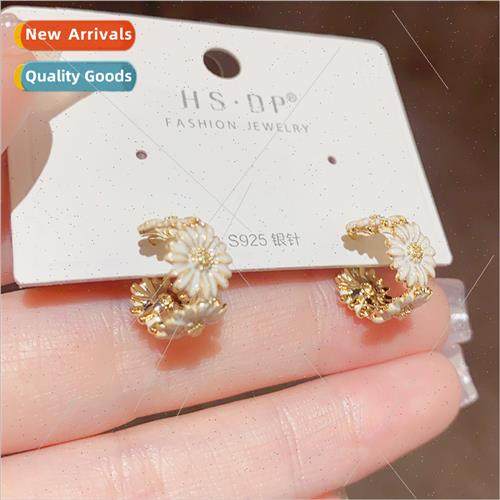 French retro niche oil drop daisy C earrings antique s925 si