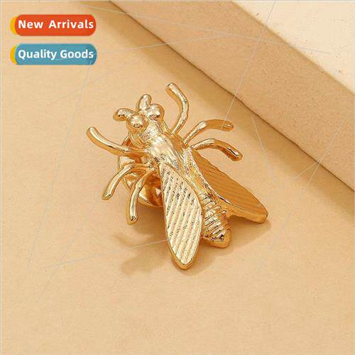 Europe robin brooch alloy animal insect pin gold bee brooch
