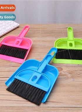 Mini Desktop Sweeper Car Brush Leaf Sweeper Car Cleanup Desk