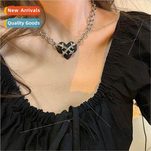 Thorn black heart necklace women ins niche collarbone chain