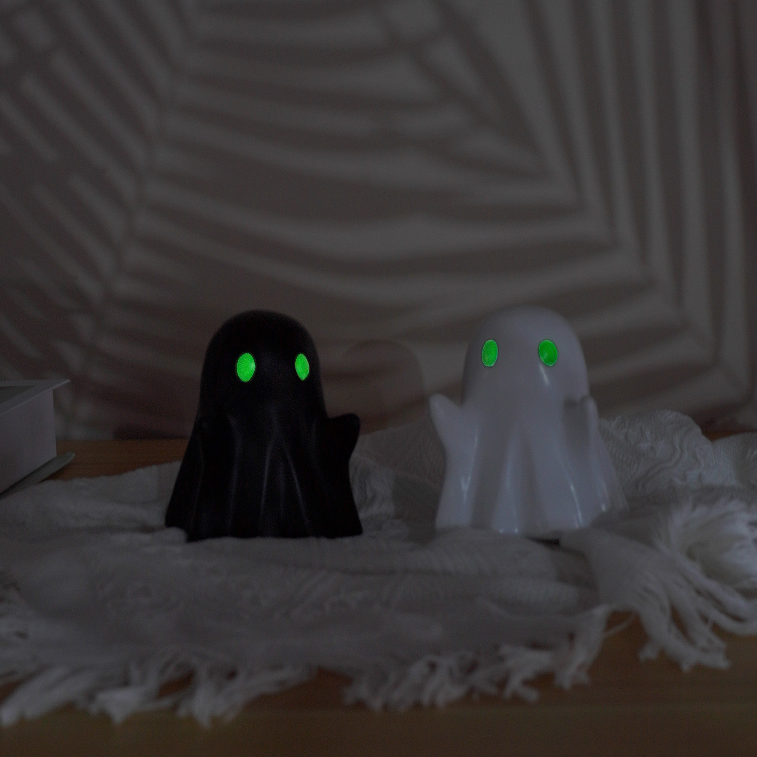 Creative Halloween Decorative Arrangements eyes will shine
