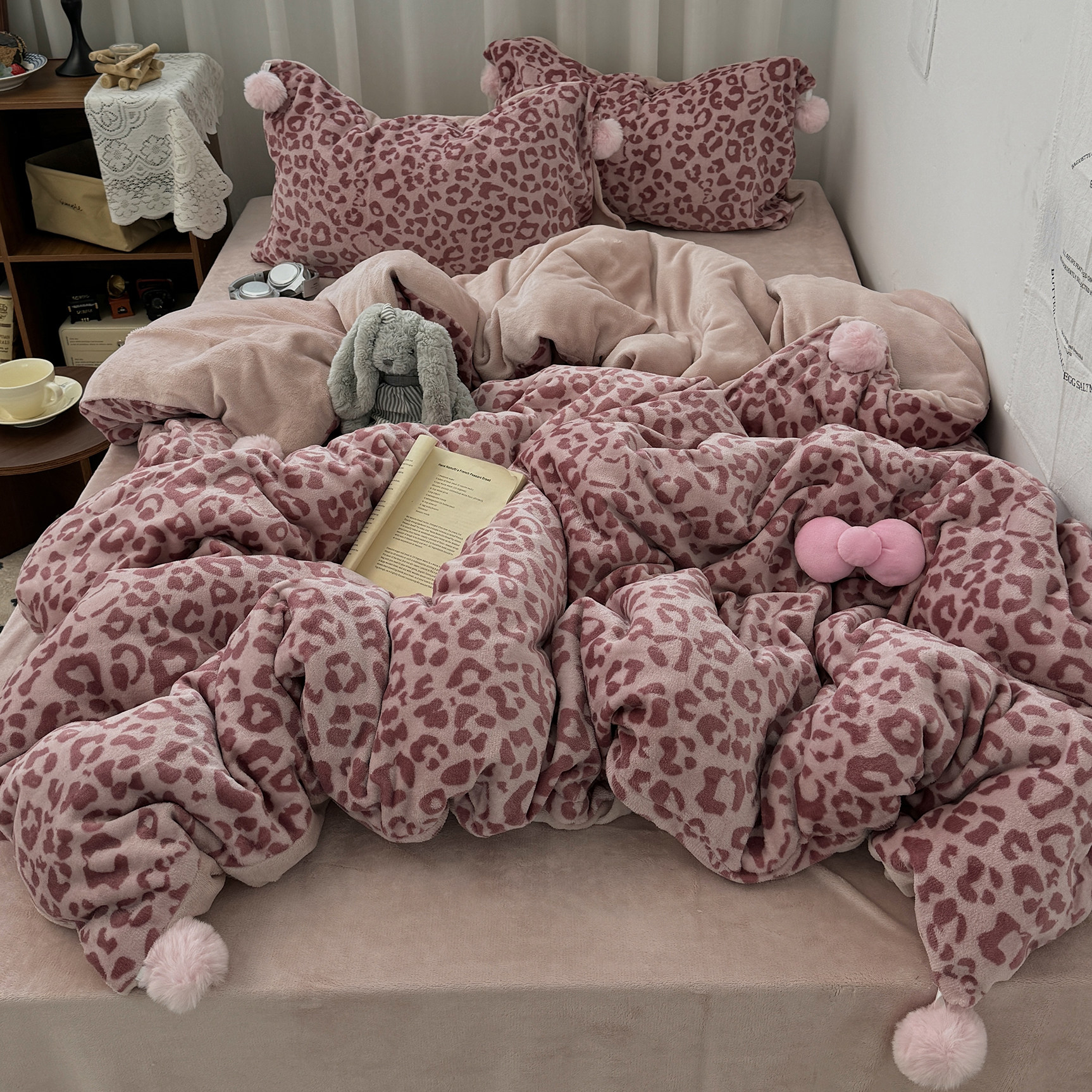 少女心粉色豹纹毛球球秋冬保暖牛奶绒四件套加厚舒适珊瑚绒三件套
