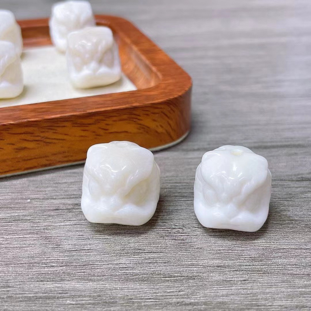 天然象牙果雕刻大醒狮19mm吊坠挂件手串佛珠金刚星月菩提配饰