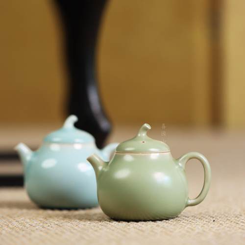 杨盛侃青瓷茄瓜小壶豆青粉青
