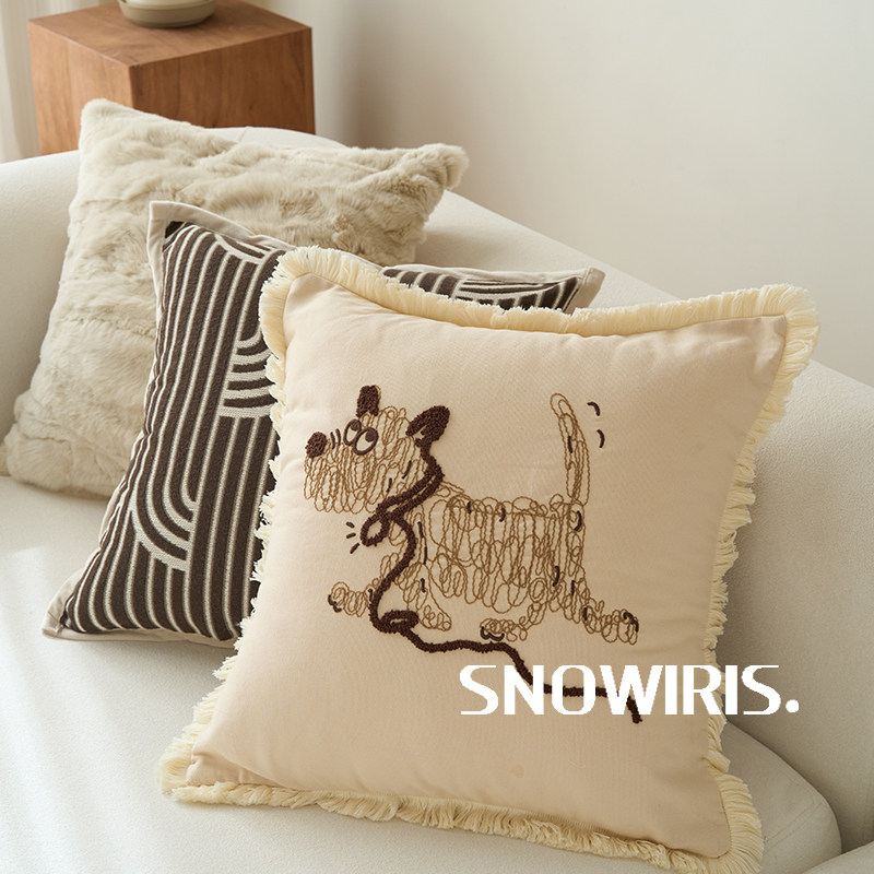 高级感立体刺绣抱枕可爱小狗