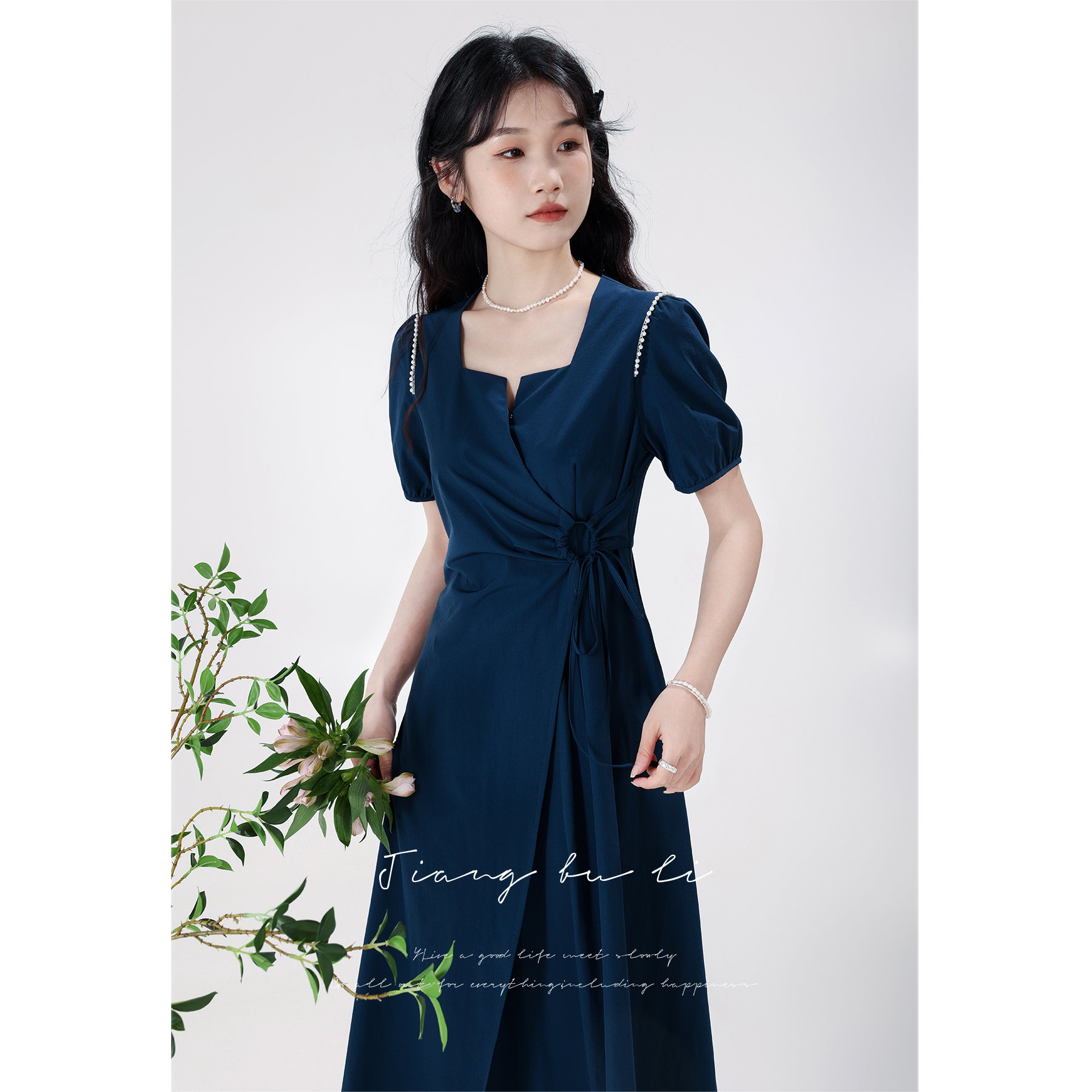 江不离 赫本风短袖泡泡袖连衣裙女2025夏季新款收腰设计感中长裙