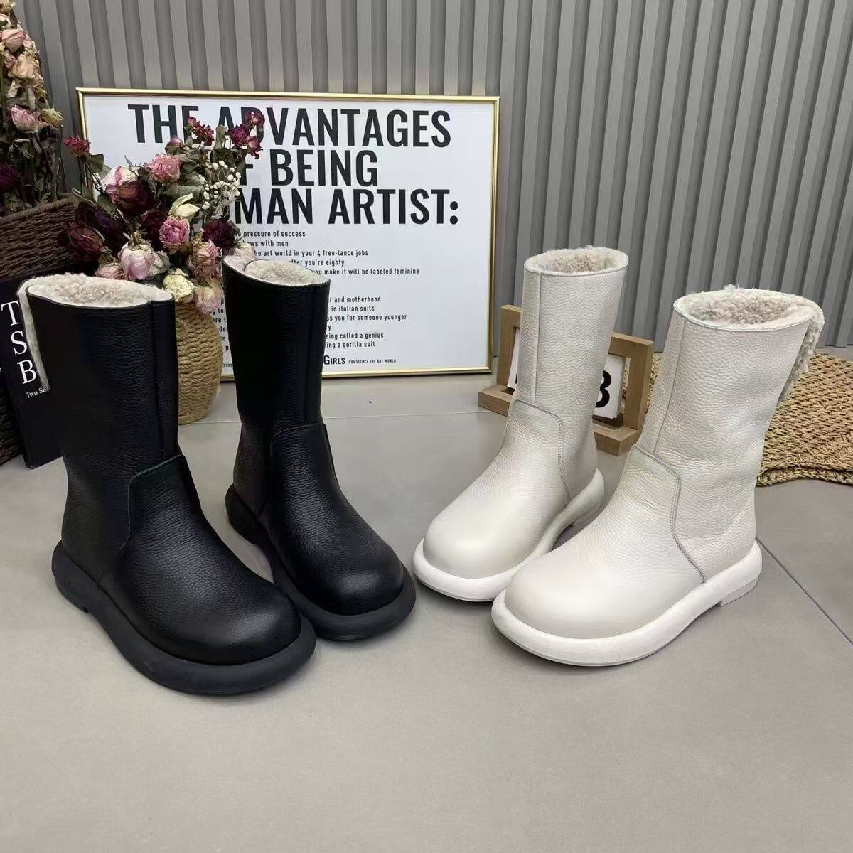 品牌鞋皮面荔枝纹白色雪地靴女冬加绒中筒靴子2025新款平底马丁靴