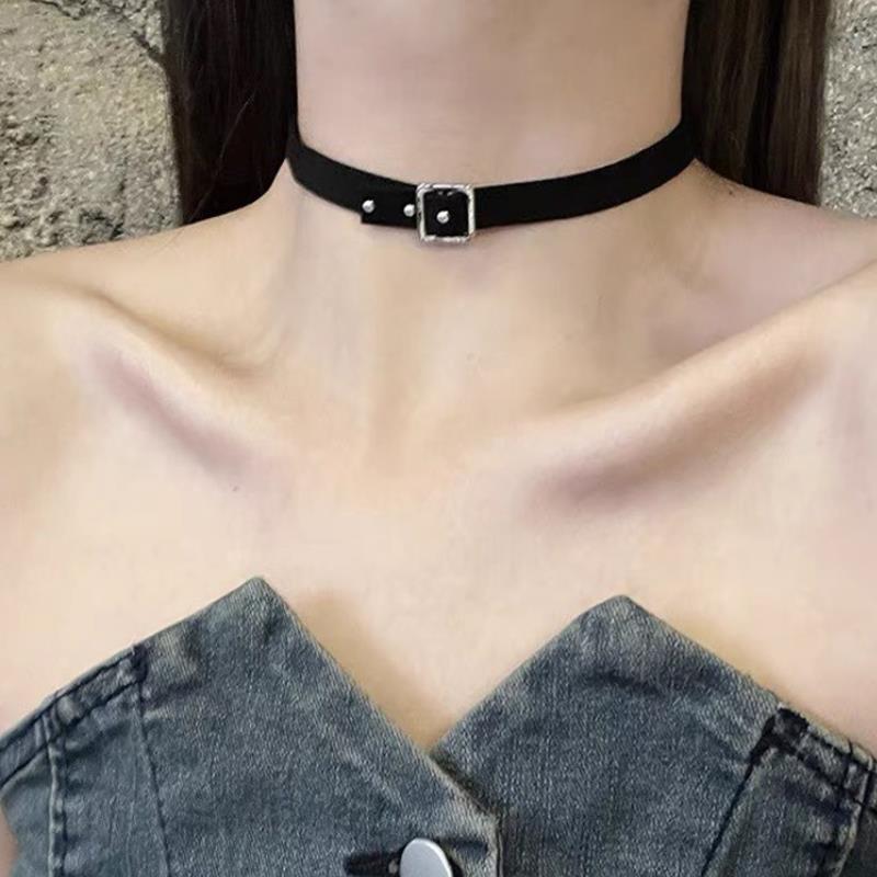 黑色皮绳项圈女秋冬小众感锁骨链网红时尚颈带项链D3