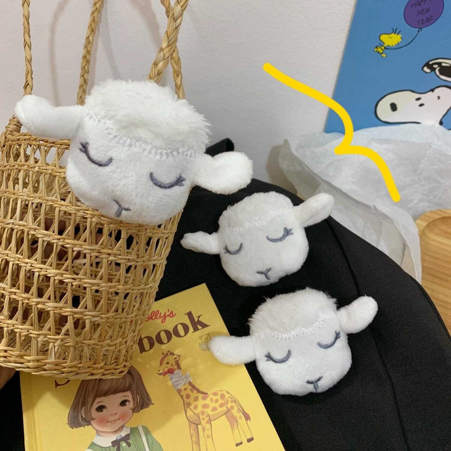 日韩可爱软萌饰品绵羊别针卡通毛绒立体发圈学生校服胸针包包挂件