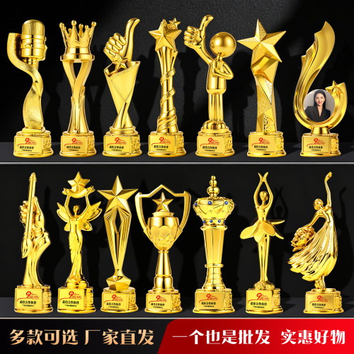 金灿灿的比赛奖杯一个也是批发