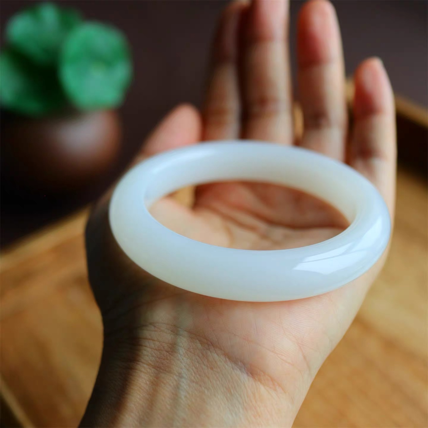 收藏和田玉白玉羊脂玉手镯宽条轮胎镯俄料且末正品女款证书