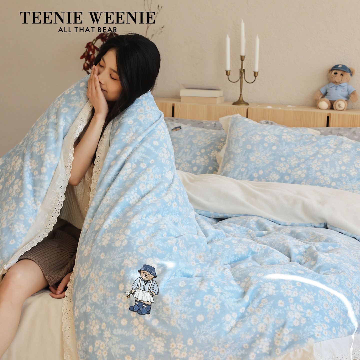 TeenieWeenie淡蓝秋冬季保暖加厚小碎花牛奶绒四件套蕾丝花边被套