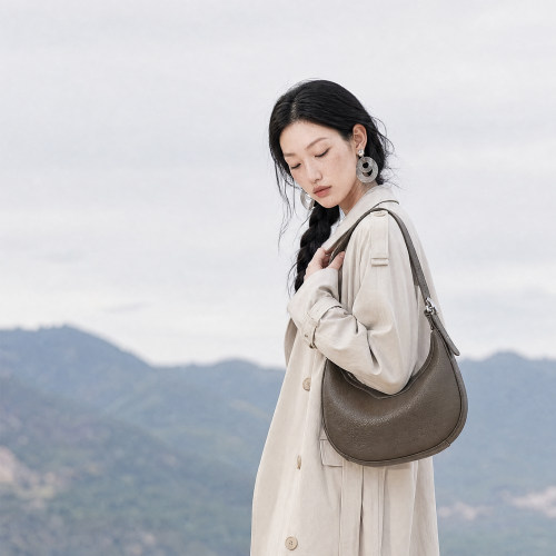 荔枝纹牛皮月牙包女2026新款