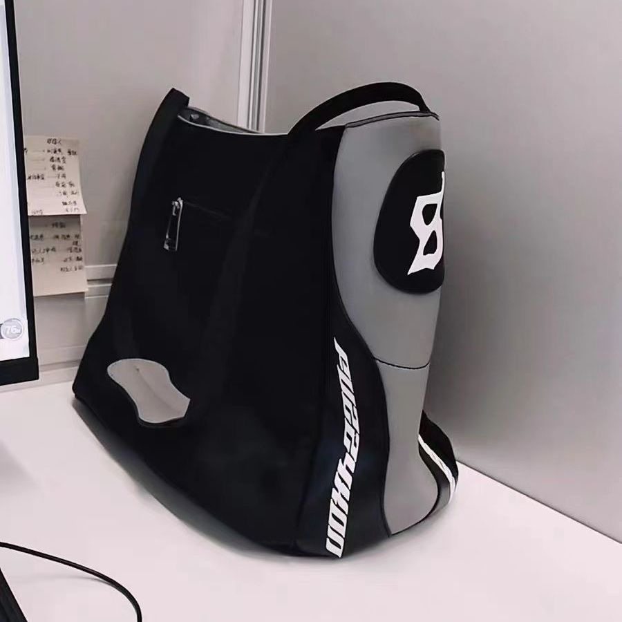 美伢FUZZYKON 原创设计 黑色机能拼色斜挎运动包托特包