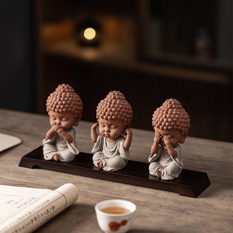憨匠先生如来佛陶瓷摆件