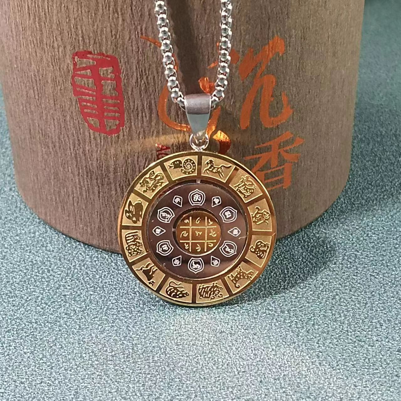 三旋转十二生肖文殊九宫八卦吊坠 六字真言项链女士饰品男士挂件