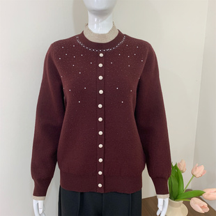 妈妈秋冬装加绒加厚毛衣保暖上衣2025新款中老年女装一体绒打底衫