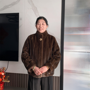 妈妈秋冬装2025新款貂绒外套洋气皮毛一体短款大衣中老年女装皮草
