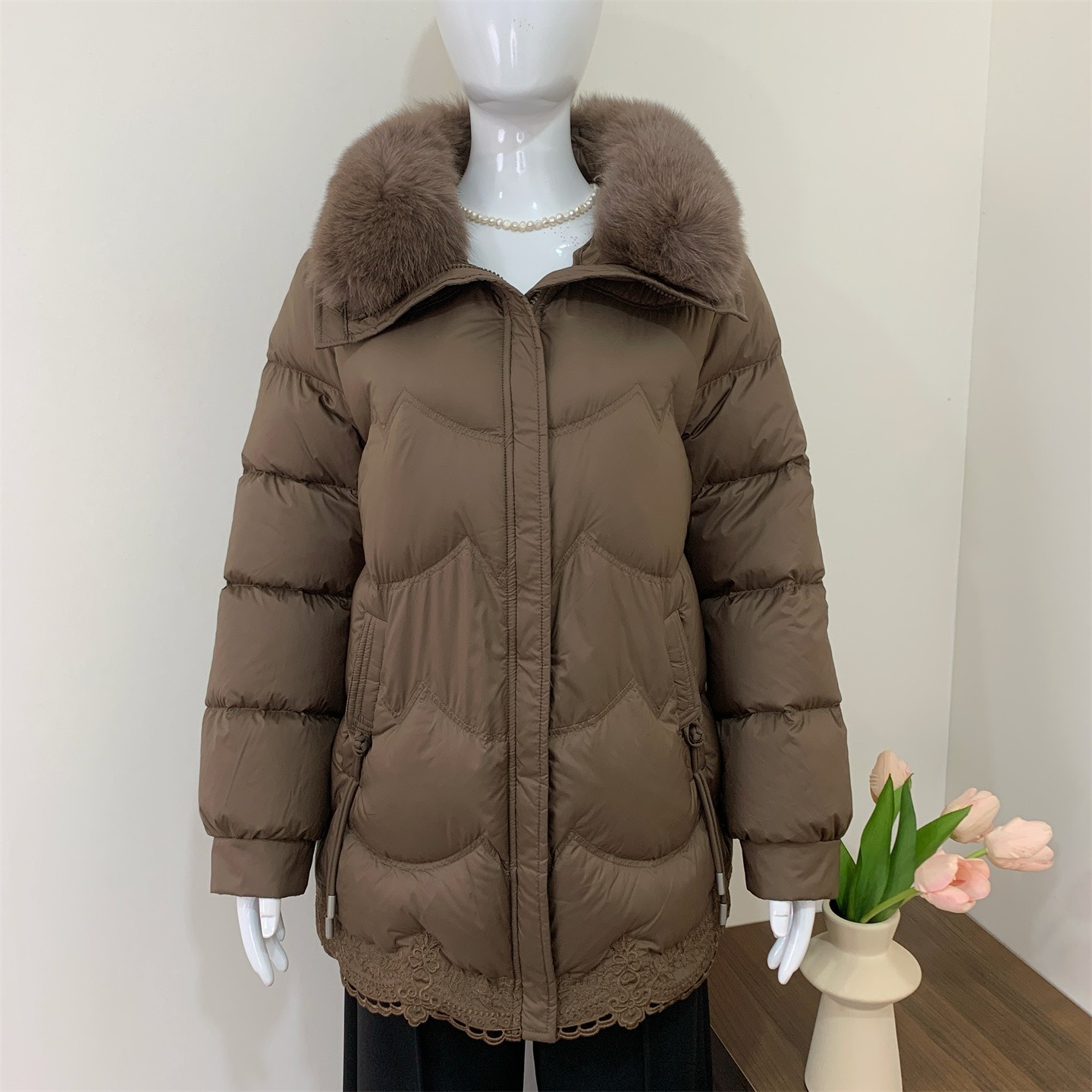 妈妈冬装洋气保暖鸭绒羽绒服外套