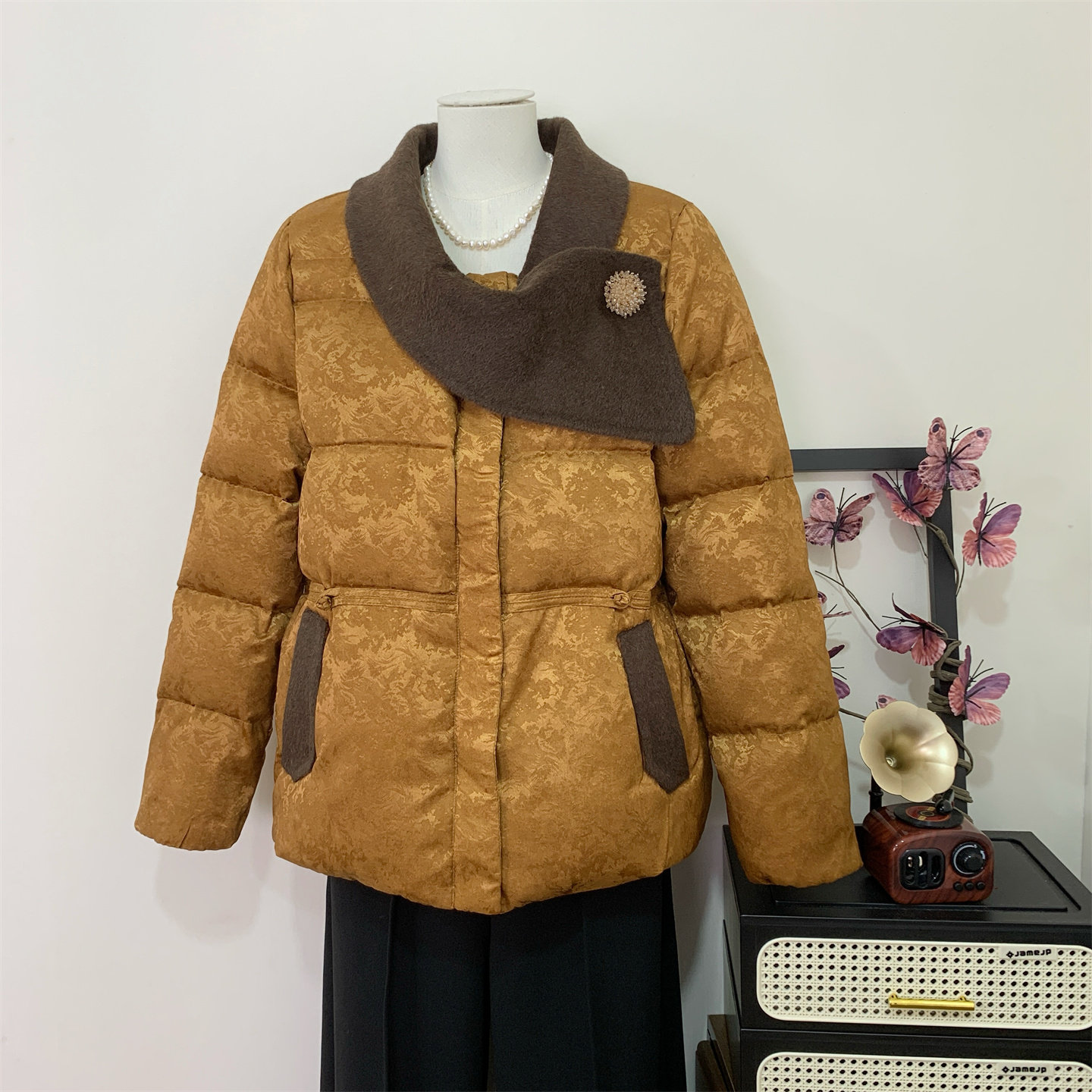 冬季中老年女短款翻领显瘦羽绒服