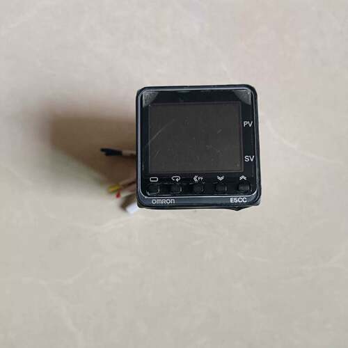 可维修欧姆龙温控器E5CC-RX2ASM-800，两个 ，议价