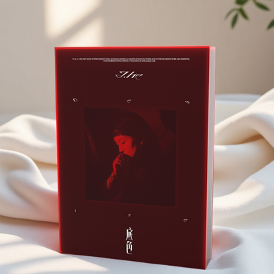 正版 何洁《底色 Desire》CD 丝绒封面+写真卡+海报 实体专辑周边