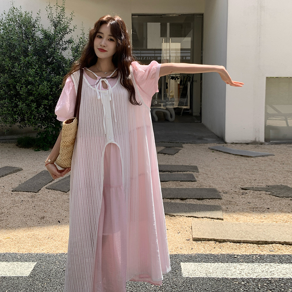 盐甜系穿搭粉色连衣裙叠穿套装女夏季新款时尚甜美镂空罩衫两件套图片