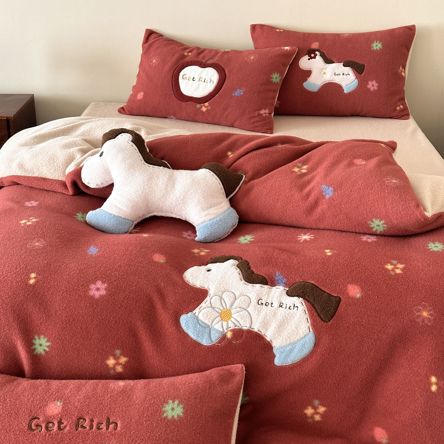 2026新款幸运小马仿生羊毛绒四件套卡通可爱全消光牛奶绒床单被套