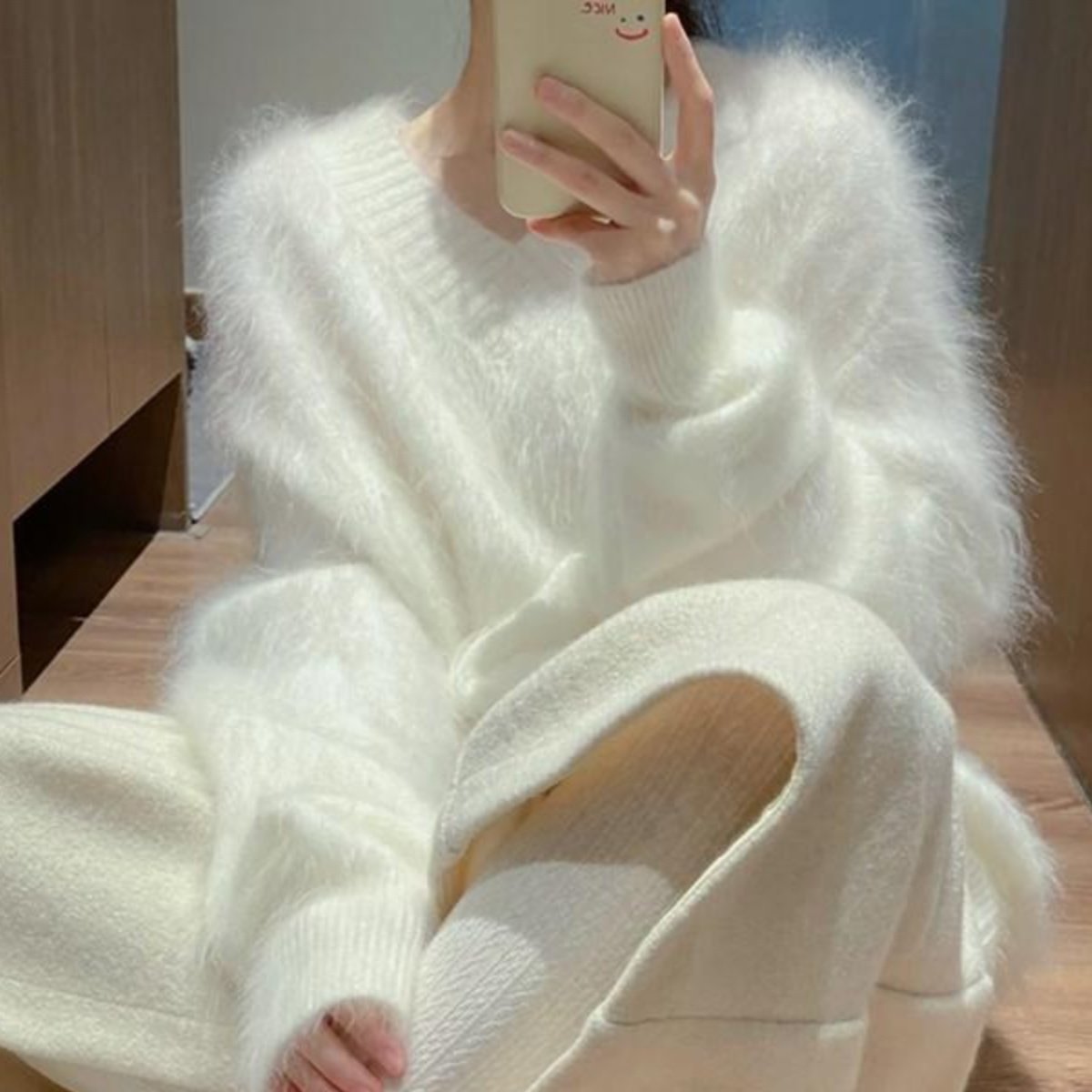 软糯慵懒风白色v领水貂绒毛衣女秋冬高级感奶fufu马海毛针织衫厚