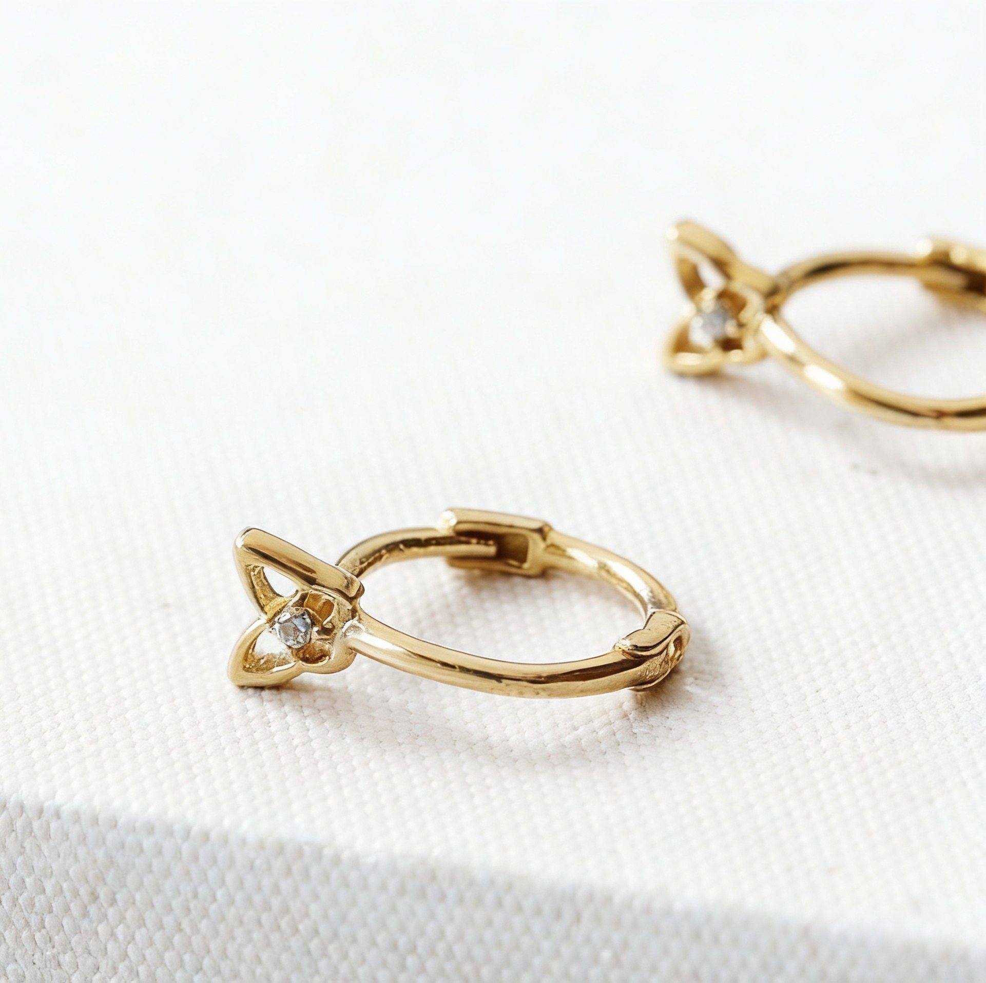 ROMANTIC纯银镀18K金小蝴蝶耳环耳扣女精致款镂空素圈百搭耳饰品,饰品/流行首饰/时尚饰品新,银饰耳饰,淘宝优惠券,粉丝福利购,淘宝优惠卷