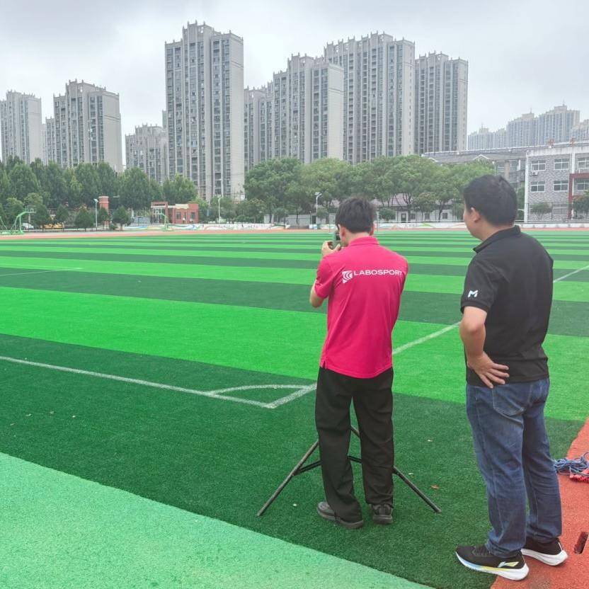 足球场幼儿园免填充人造体育草坪操场环保仿真绿色人造草坪